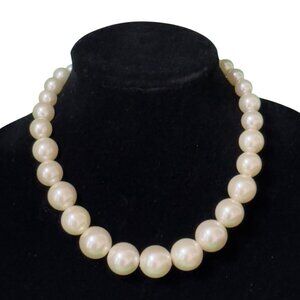 Elegant Faux Pearl Necklace Adjustable Lobster Clasp Graduated Bead Design